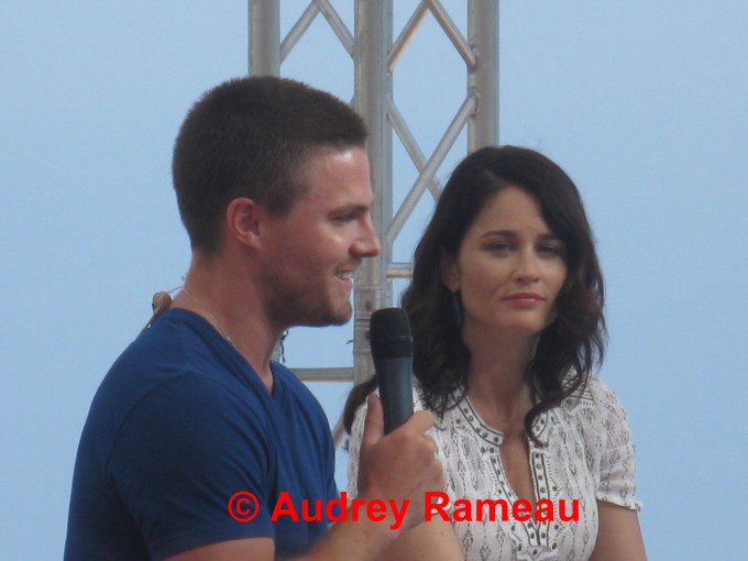 stephen-amell-robin-tunney