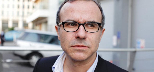 A défaut de croiser Philippe Besson au fond d’une cave ou dans un club huppé de Paris, nous sommes partis à la rencontre de cet écrivain qui fait les belles nuits de « Paris Dernière » 
