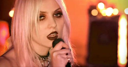 TAYLOR-MOMSEN-provoque-encore