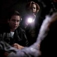 Et hop, on quitte les vampires pour les fantômes ! Mulder et Scully ont eu fort à faire en ce Noël 99. Pas qu’ils se tournent les puces le reste du […]